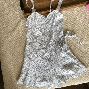 Hollister - White/blue floral ROMPER